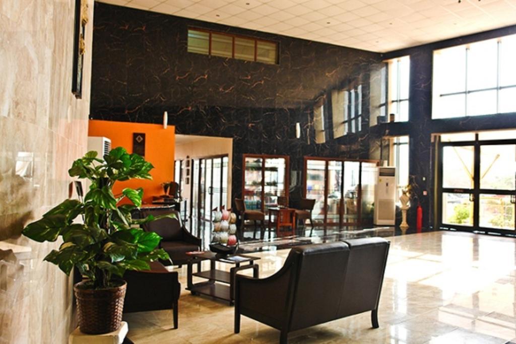 Crismon Hotel Tema Exterior photo